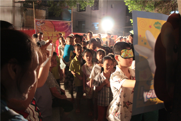 在中秋節(jié)來臨之際，為進(jìn)一步拓展&ldquo;雙報(bào)到&rdquo;活動，踐行&ldquo;兩學(xué)一做&rdquo;學(xué)習(xí)教育，關(guān)愛社區(qū)職工群眾，營造歡樂祥和的節(jié)日氛圍，梧州市