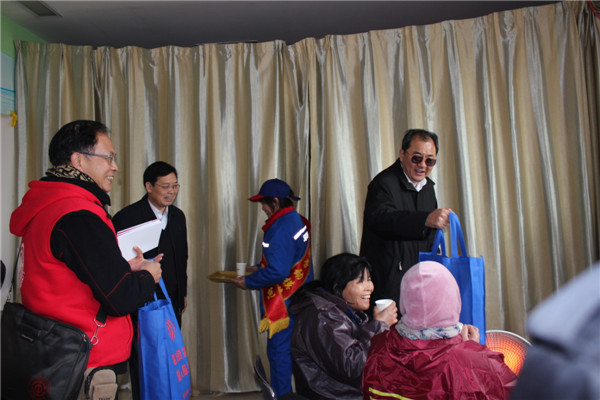 熱情周到溫暖農(nóng)民工返鄉(xiāng)旅途