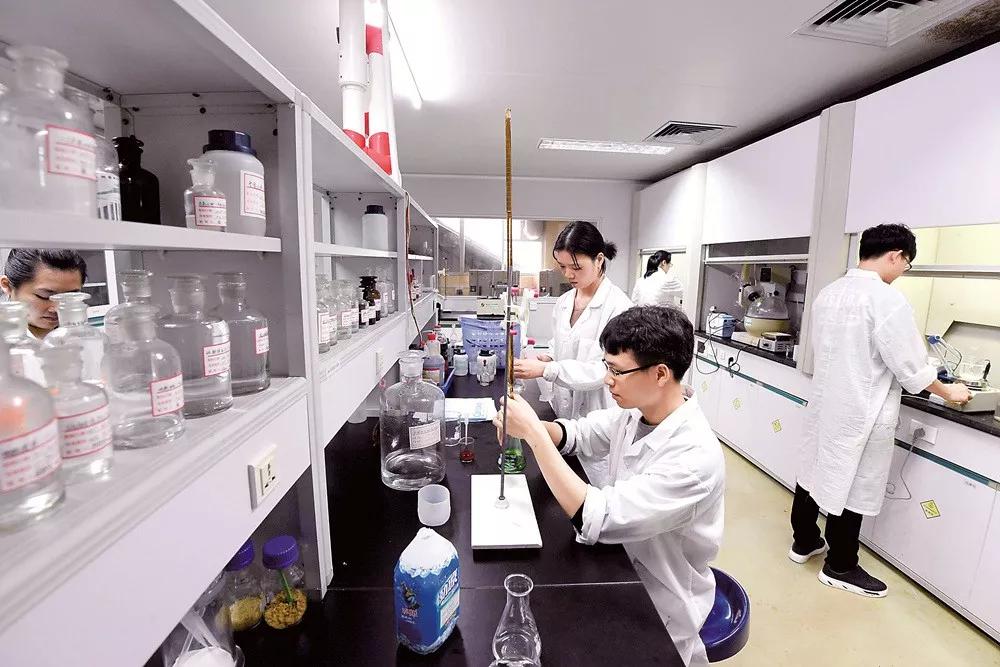 64歲仍堅(jiān)守一線，梧州這個(gè)為“產(chǎn)品質(zhì)量和榮譽(yù)而戰(zhàn)”的團(tuán)隊(duì)獲國家級(jí)榮譽(yù)