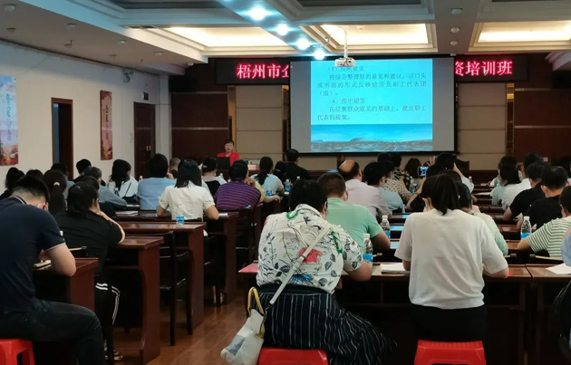 模擬課堂的“沉浸式”學(xué)習(xí)，讓學(xué)員大呼過(guò)癮