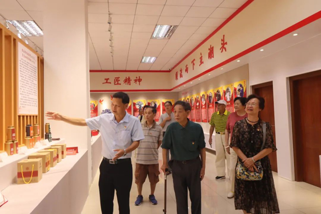 退休不褪色，丹心永向黨丨市總工會(huì)退休黨支部開展主題黨日活動(dòng)