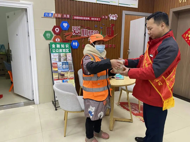 冬至團(tuán)圓日，工會(huì)服務(wù)暖心間