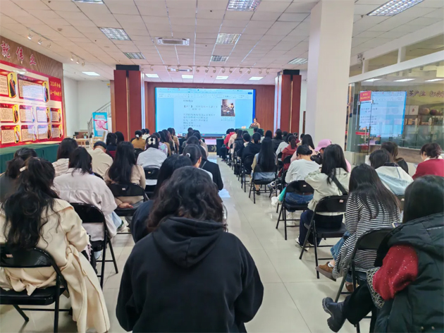 “花”樣過節(jié)，綻放巾幗芳華系列（七）丨市總工會舉辦主題詩歌講座感悟語言魅力