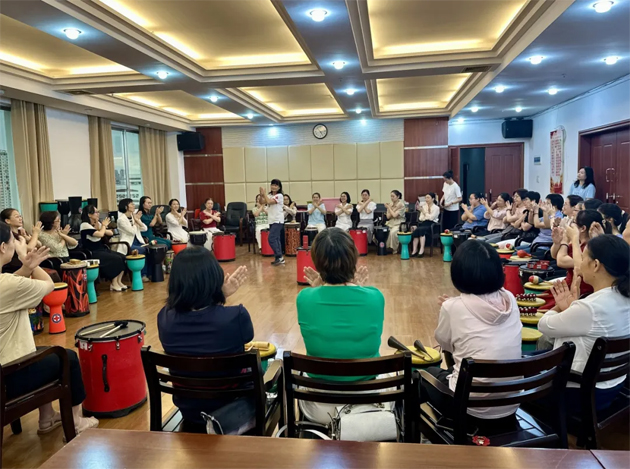 梧州市總工會(huì)女職工委員會(huì)開展“黨旗領(lǐng)航聚合力，情暖巾幗綻芳華” 主題活動(dòng)