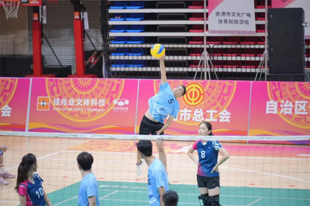 “永遠(yuǎn)跟黨走 奮進(jìn)新征程”第二屆全區(qū)職工運(yùn)動會昨天拉開帷幕 激烈比賽進(jìn)行中