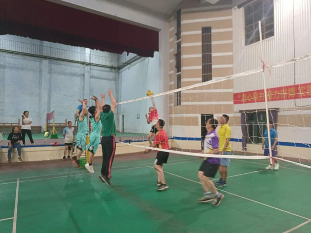 運(yùn)動點燃激情，拼搏展現(xiàn)風(fēng)采