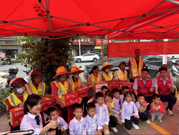 桂林銀行蒼海路小微支行工會驛站聯(lián)合蒼海社區(qū)等單位開展五一系列活動