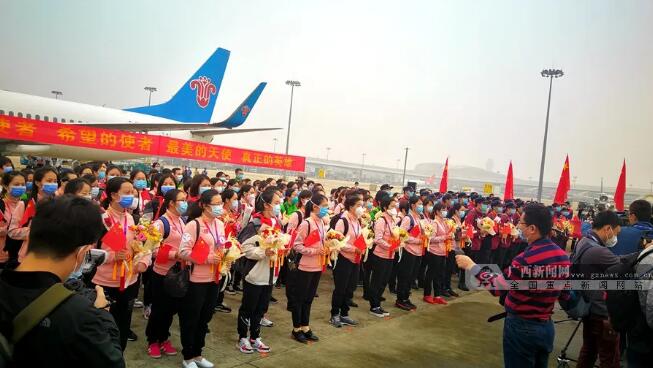 今天，梧州的英雄辭別黃鶴樓回家了