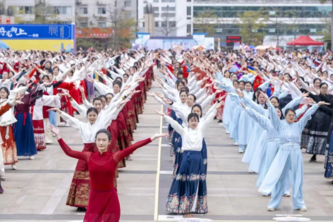 【跟黨奮進新征程 巾幗建功新時代】梧州市第十二屆婦女國風(fēng)趣味體育運動會暨“梧家巧姐姐”國潮集市，精彩綻放！