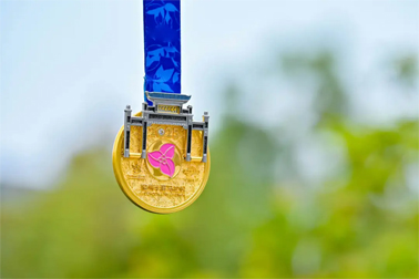 帶著獎(jiǎng)牌游梧州丨2025梧州半程馬拉松完賽獎(jiǎng)牌邀您共赴“梧”現(xiàn)精彩