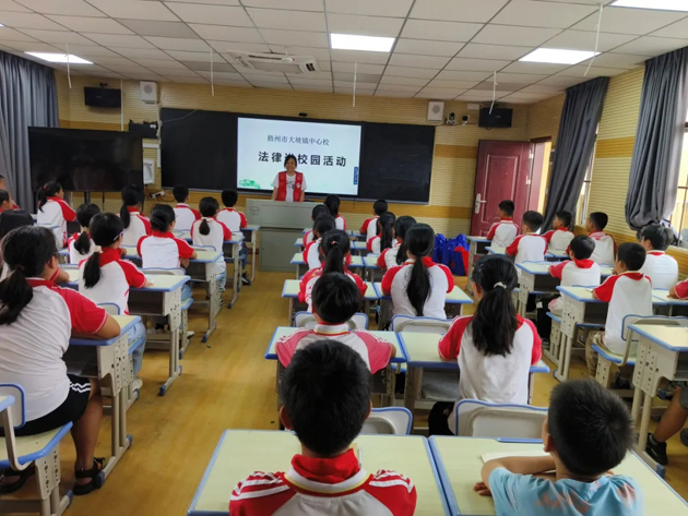 龍圩區(qū)總工會開展“法律進校園”活動