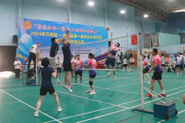 “氣”勢(shì)十足，“排”展風(fēng)采丨萬(wàn)秀區(qū)——封開(kāi)縣第一屆省際文體交流暨職工氣排球比賽成功舉辦