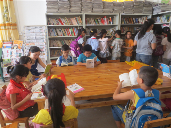 從５月下旬至６月中旬，藤縣金雞鎮(zhèn)婦聯(lián)、文化站等單位在今年&ldquo;六一&rdquo;前后聯(lián)合開展&ldquo;每天半小時，書相伴成長&rdquo;活動，發(fā)動巾幗志愿